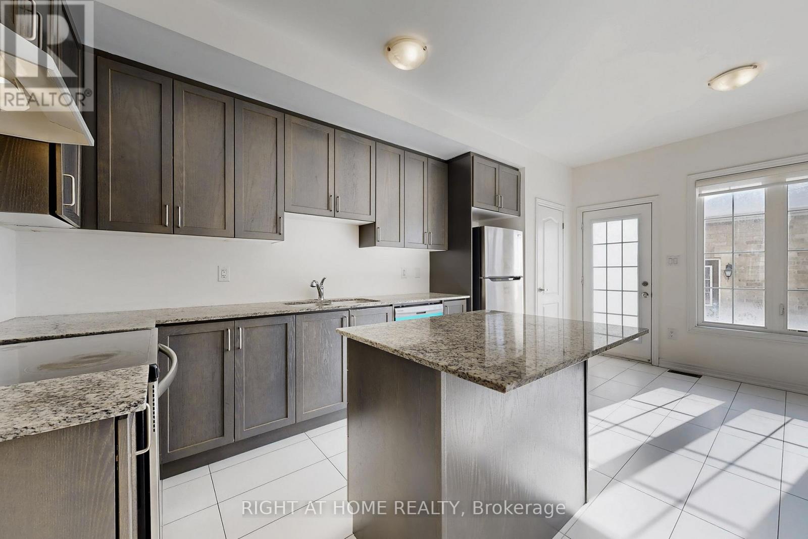 553 White's Hill Avenue, Markham, Ontario  L6B 0J8 - Photo 6 - N13015964