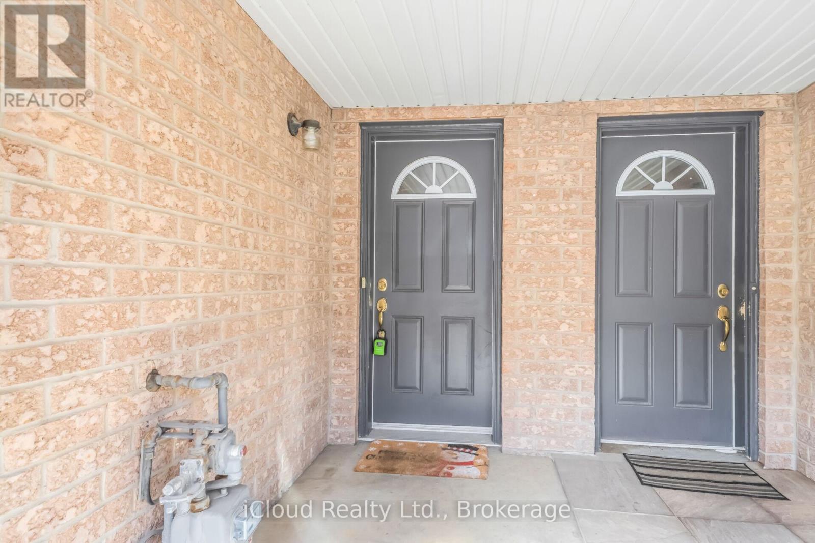 63 Spadina Road, Brampton, Ontario  L6X 4X6 - Photo 4 - W13012758