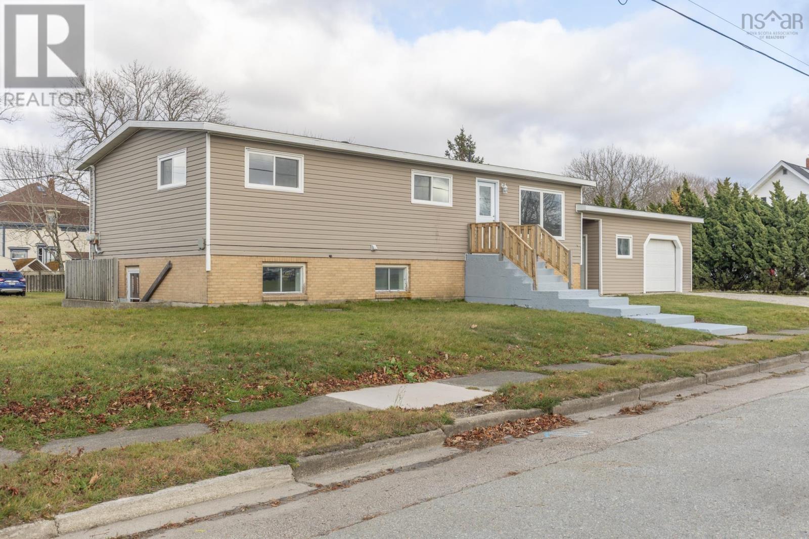 2 Huntington Street, Yarmouth, Nova Scotia  B5A 2R9 - Photo 32 - 202603543