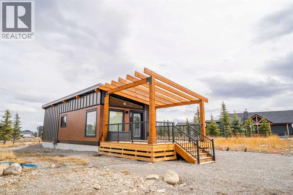 134 Cottageclub Court, Rural Rocky View County, Alberta  T4C 1B1 - Photo 3 - A2302815