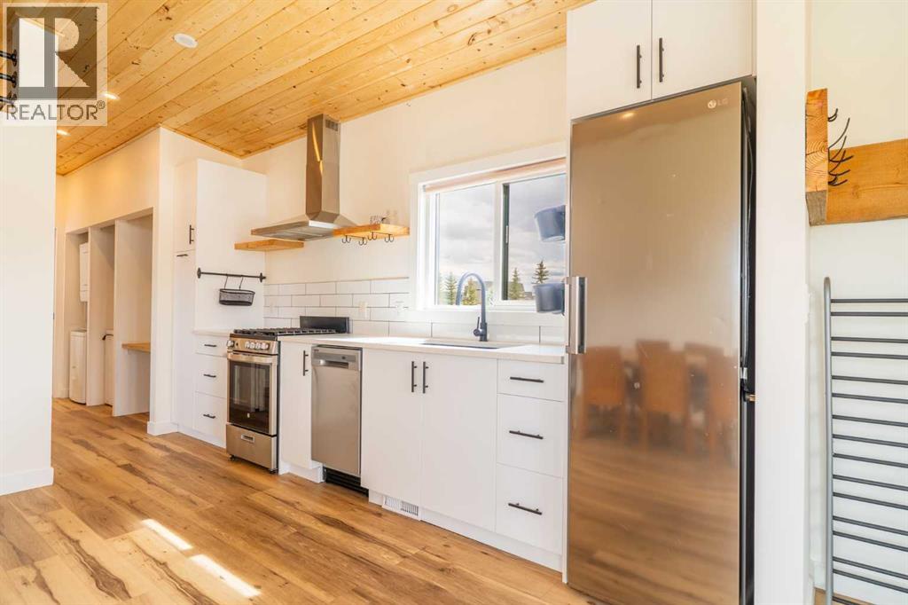 134 Cottageclub Court, Rural Rocky View County, Alberta  T4C 1B1 - Photo 10 - A2302815