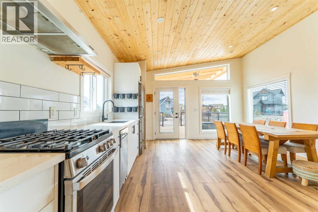 134 Cottageclub Court, Rural Rocky View County, Alberta  T4C 1B1 - Photo 13 - A2302815