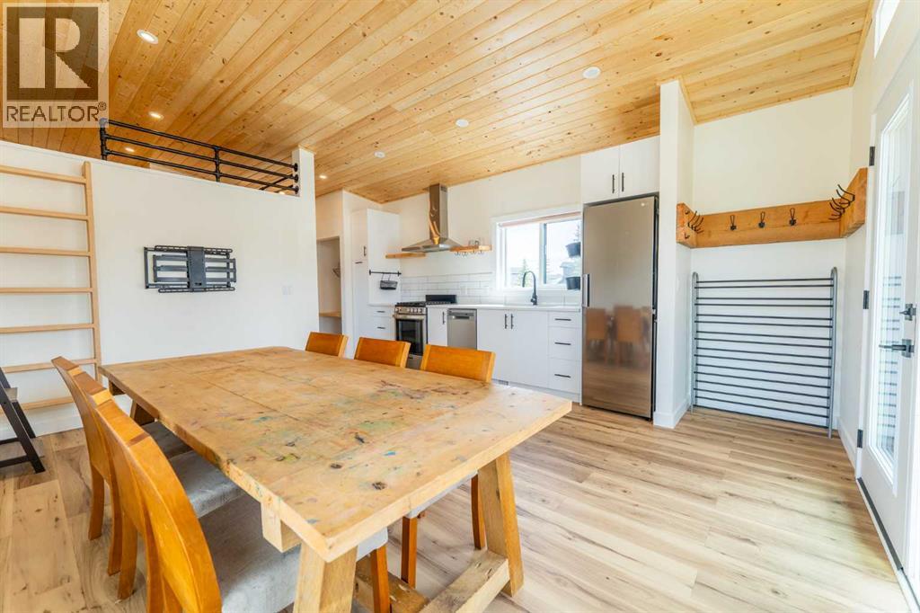 134 Cottageclub Court, Rural Rocky View County, Alberta  T4C 1B1 - Photo 15 - A2302815