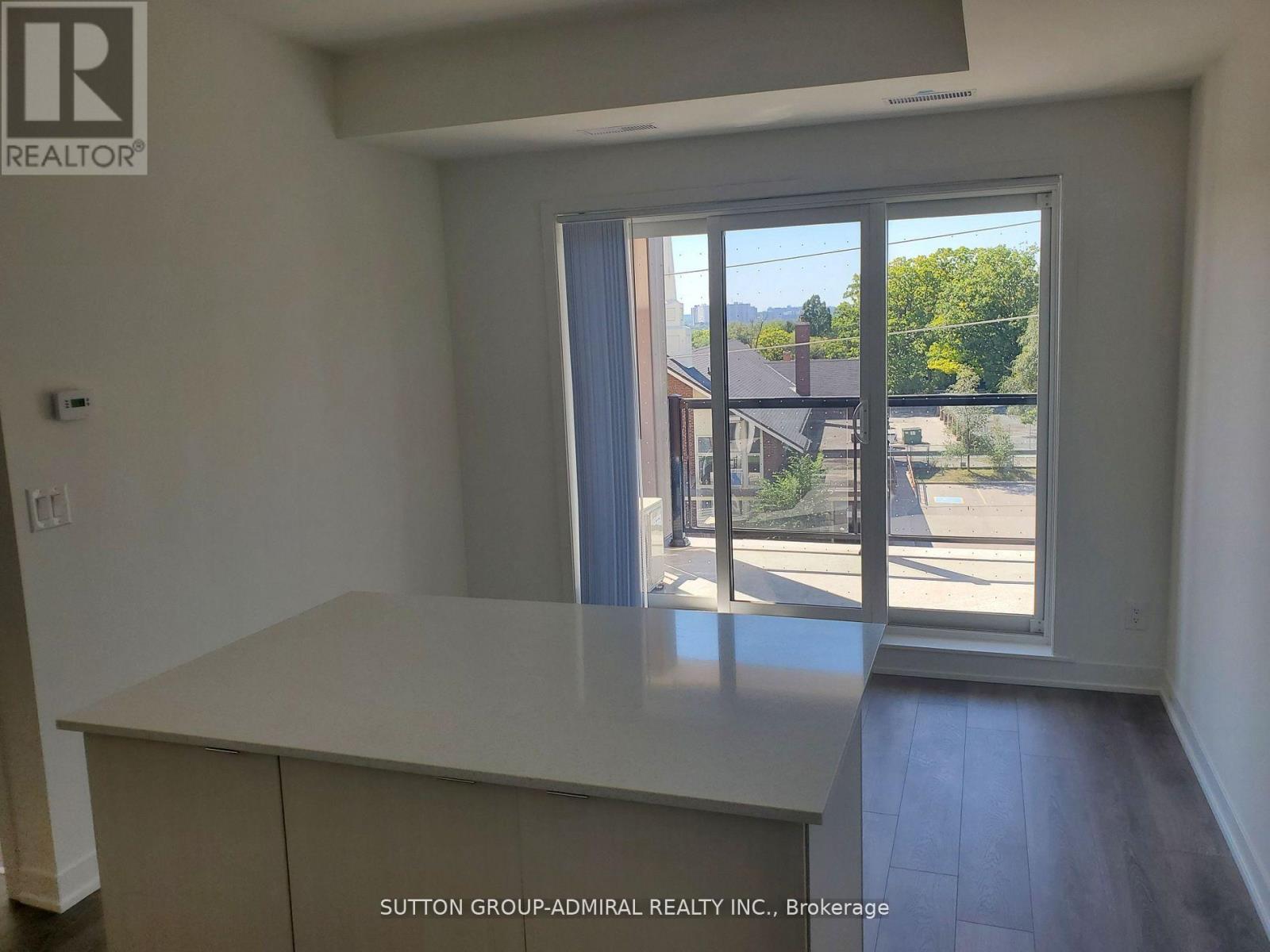 A406 - 160 Canon Jackson Drive, Toronto, Ontario  M6M 0B6 - Photo 2 - W13015868