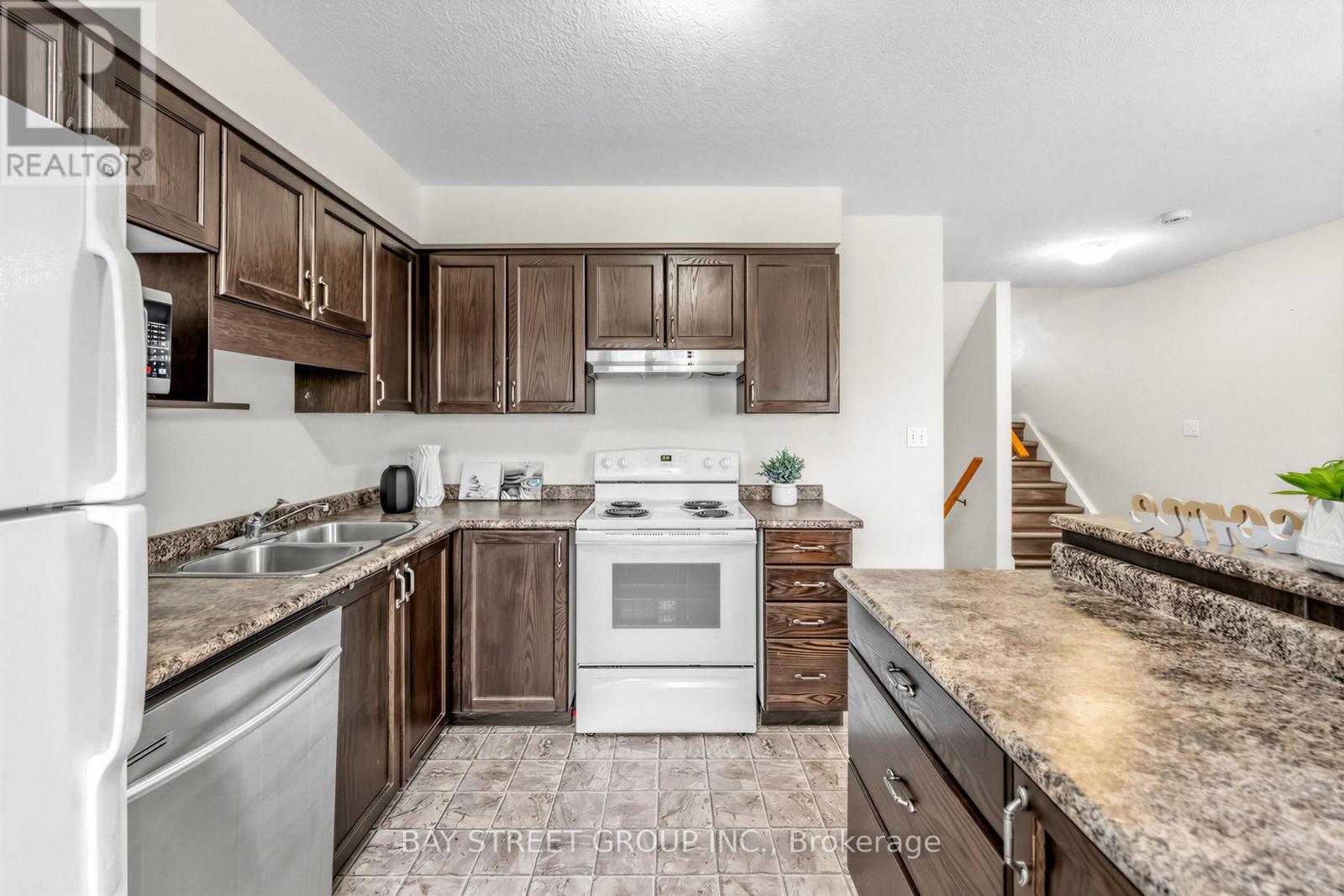 1383 Countrystone Drive, Kitchener, Ontario  N2T 2Z6 - Photo 11 - X13015892