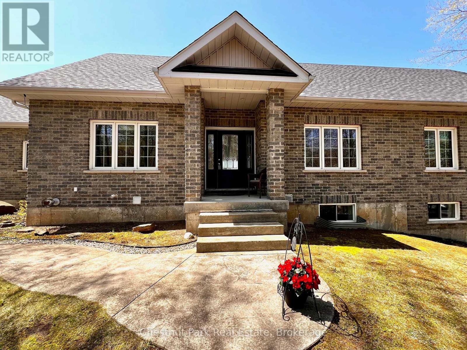 28 Boyd Crescent, Oro-Medonte, Ontario  L0K 1N0 - Photo 5 - S12810838