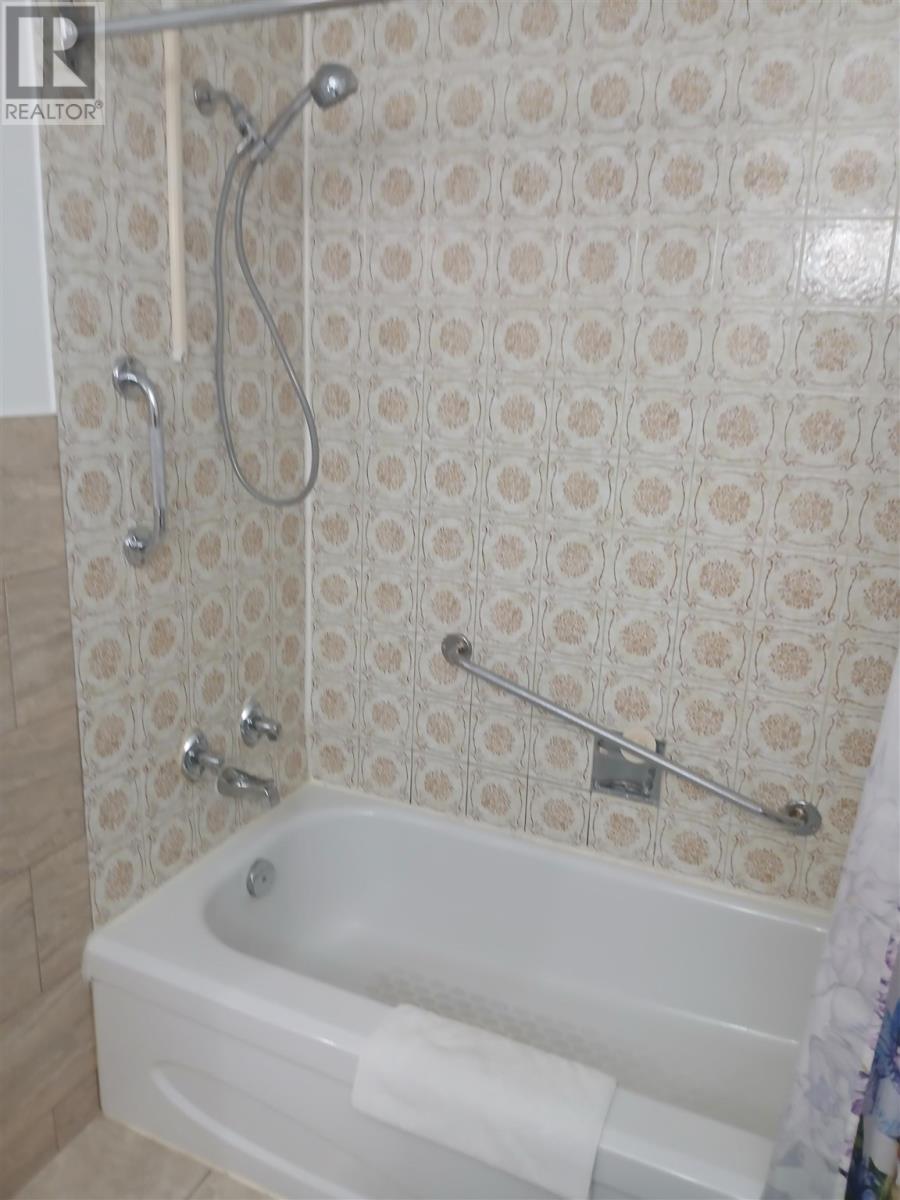 12 Forest Pl, Elliot Lake, Ontario  P5A 3C6 - Photo 16 - SM260714