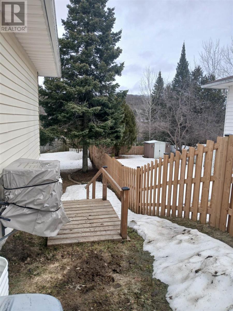 12 Forest Pl, Elliot Lake, Ontario  P5A 3C6 - Photo 26 - SM260714