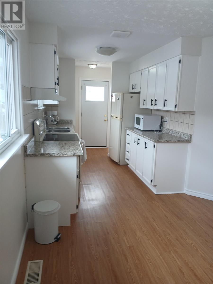 12 Forest Pl, Elliot Lake, Ontario  P5A 3C6 - Photo 4 - SM260714