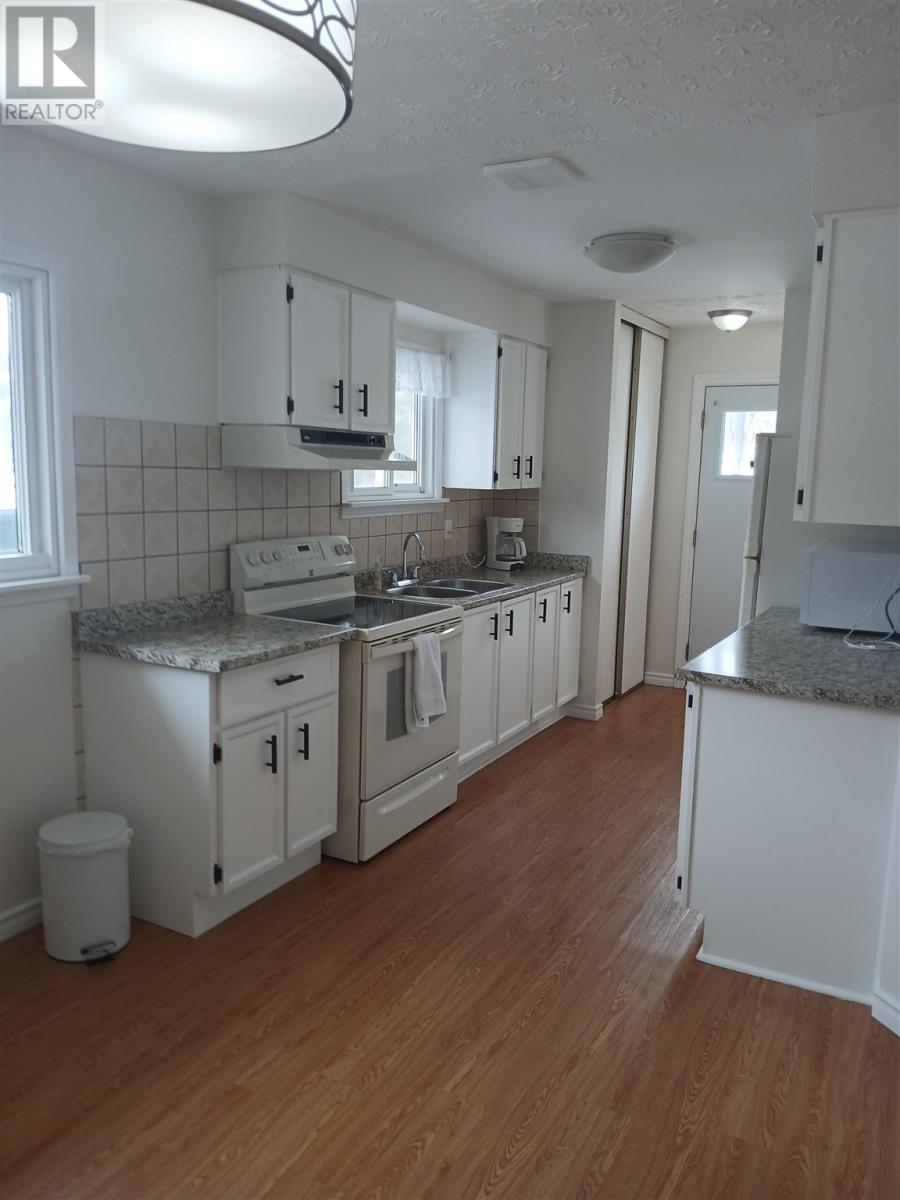 12 Forest Pl, Elliot Lake, Ontario  P5A 3C6 - Photo 3 - SM260714