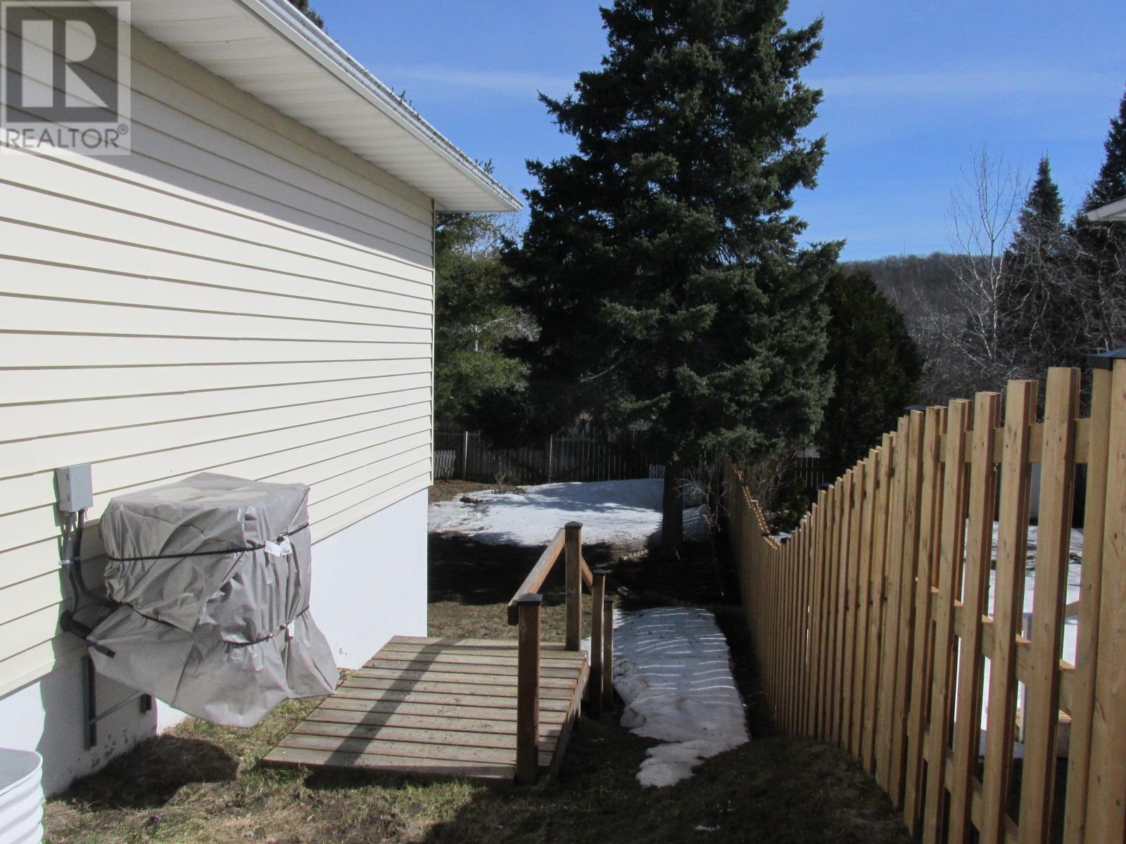 12 Forest Pl, Elliot Lake, Ontario  P5A 3C6 - Photo 29 - SM260714