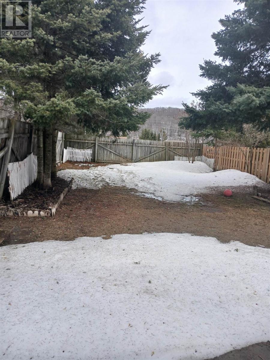 12 Forest Pl, Elliot Lake, Ontario  P5A 3C6 - Photo 27 - SM260714