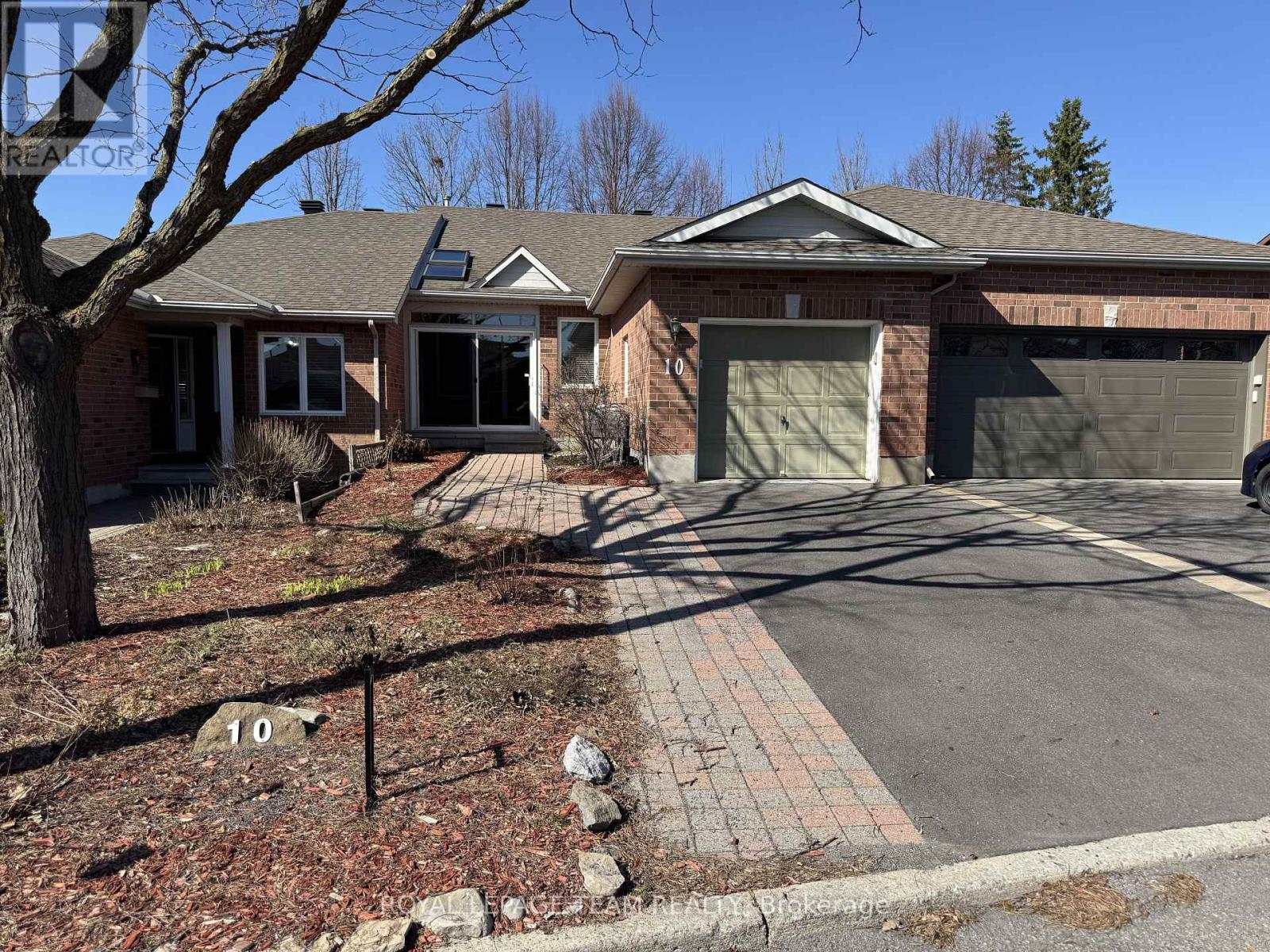 10 QUINTERRA COURT, Ottawa, Ontario