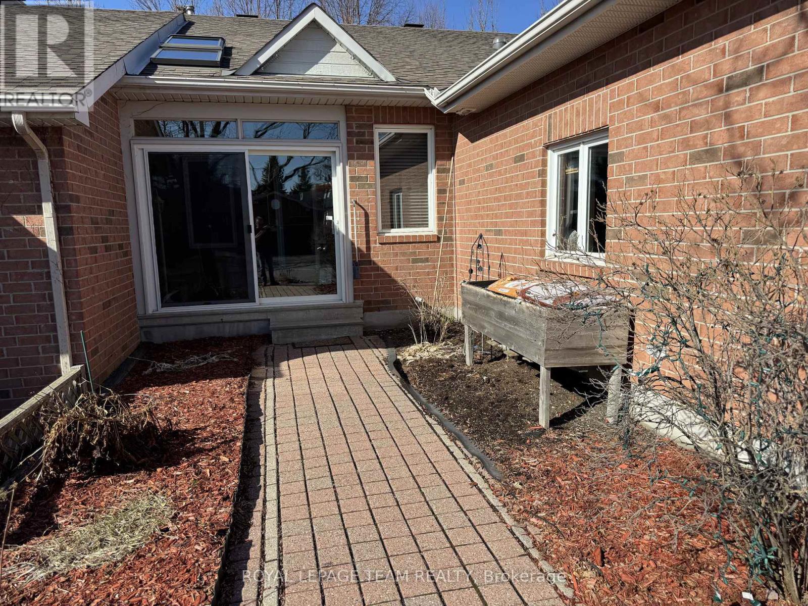 10 Quinterra Court, Ottawa, Ontario  K1V 0W6 - Photo 2 - X12848082