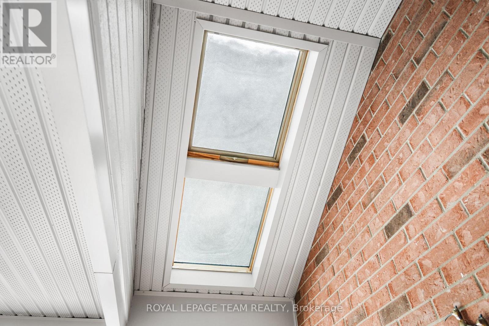 10 Quinterra Court, Ottawa, Ontario  K1V 0W6 - Photo 9 - X12848082