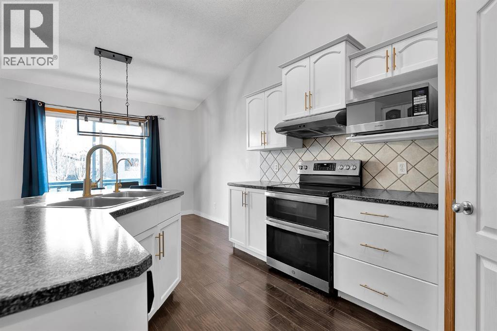 132 West Creek Drive, Chestermere, Alberta  T1X 1K6 - Photo 11 - A2301036