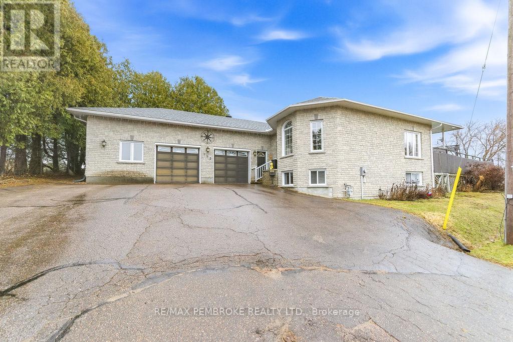152 RETA CRESCENT, Pembroke, Ontario