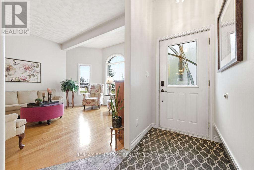 152 Reta Crescent, Pembroke, Ontario  K8A 1B3 - Photo 4 - X13016022