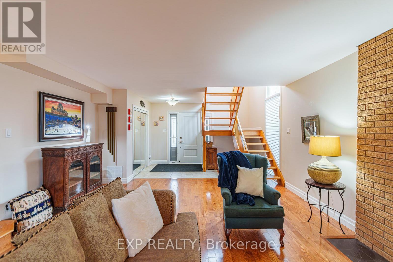 1592 Apeldoorn Avenue, Ottawa, Ontario  K2C 1V5 - Photo 2 - X13015994