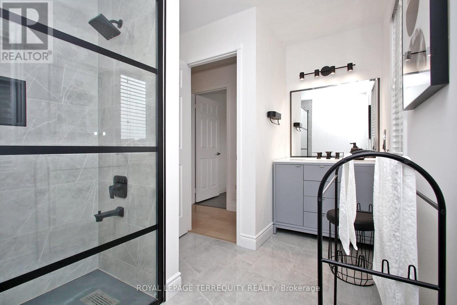 471 Woodsmere Crescent, Pickering, Ontario  L1V 7A5 - Photo 24 - E13014558