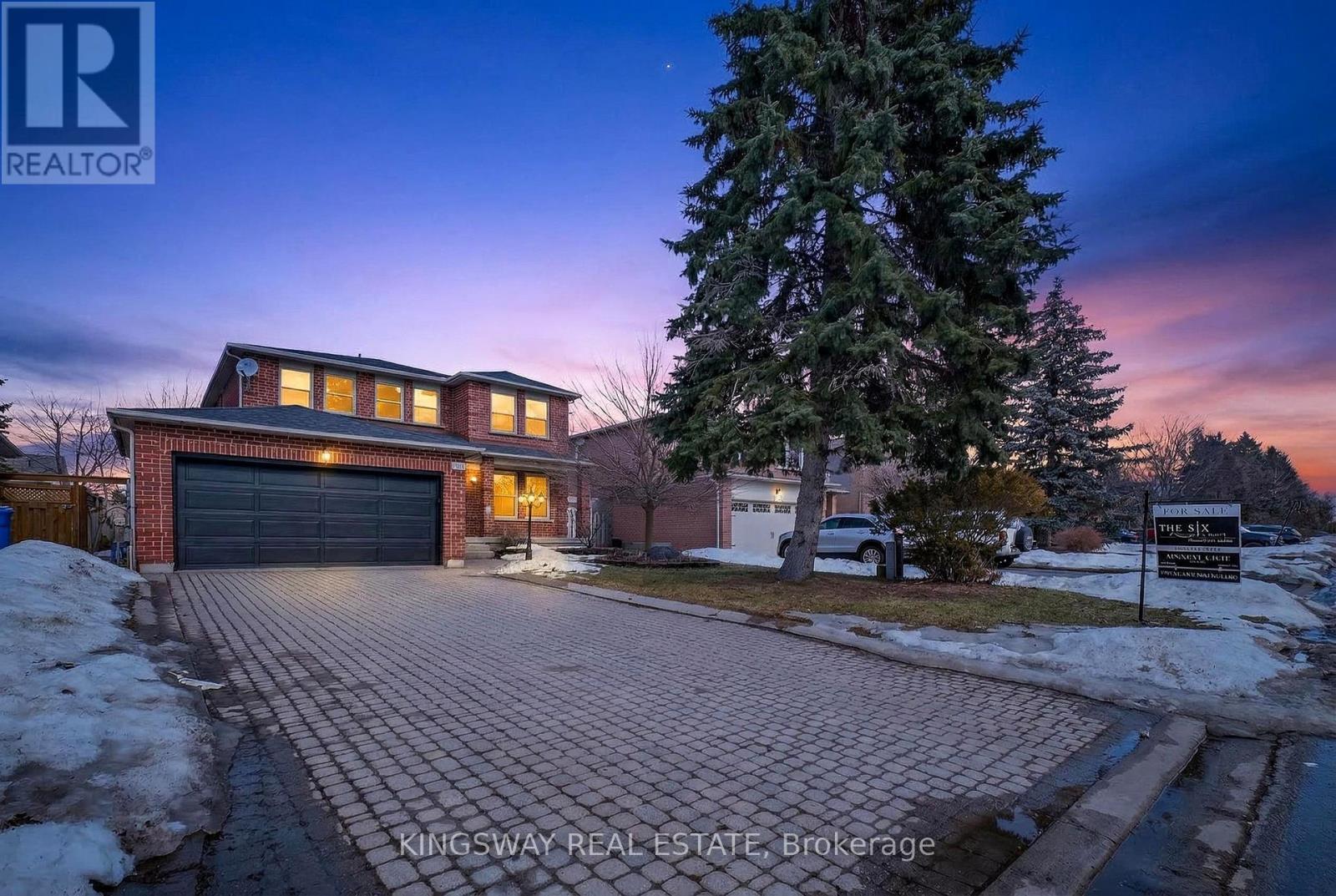 325 Salisbury Lane, Newmarket, Ontario  L3Y 8A6 - Photo 2 - N13016010