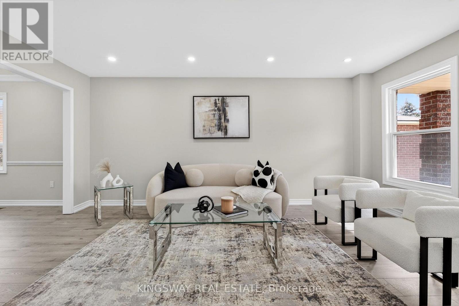 325 Salisbury Lane, Newmarket, Ontario  L3Y 8A6 - Photo 4 - N13016010