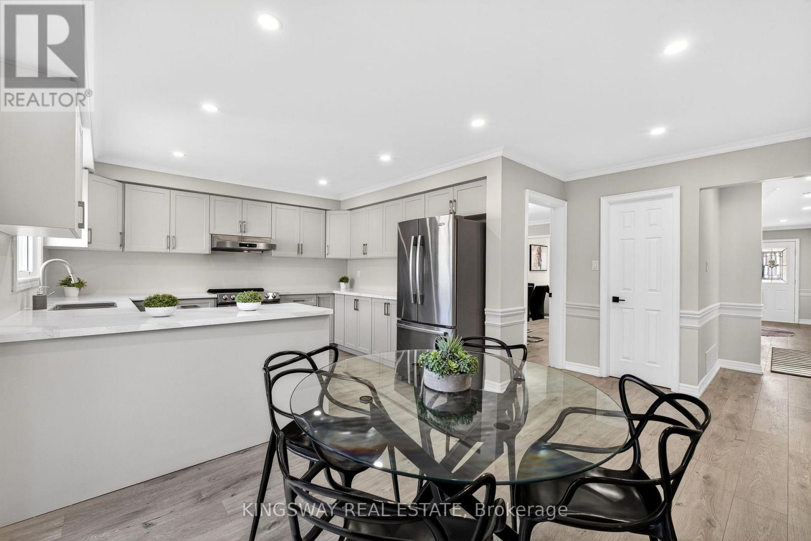 325 Salisbury Lane, Newmarket, Ontario  L3Y 8A6 - Photo 9 - N13016010