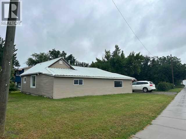 2012 18 Avenue, Coaldale, Alberta