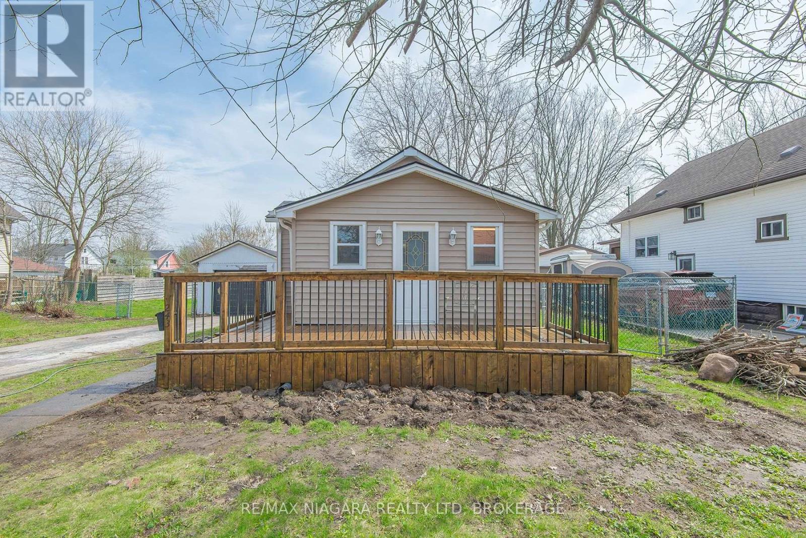 243 North Street N, Fort Erie, Ontario  L2A 3R9 - Photo 3 - X12701192