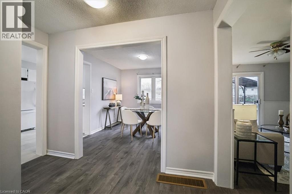 2208 Melissa Crescent, Burlington, Ontario  L7P 4J7 - Photo 8 - 40821093