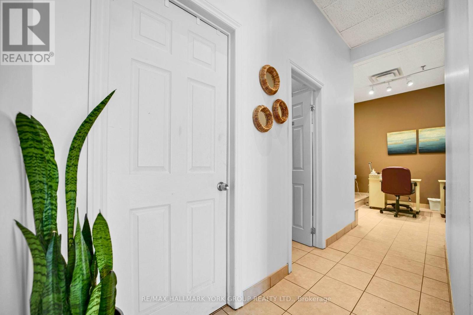 A17 - 2012 Sheppard Avenue E, Toronto, Ontario  M2J 5B3 - Photo 15 - C13016052