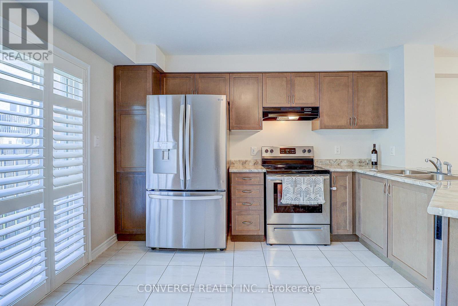 2434 Moonlight Crescent, Pickering, Ontario  L1X 0E9 - Photo 8 - E13016042