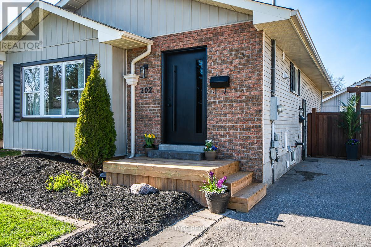 202 Willis Avenue, Whitby, Ontario  L1N 9J9 - Photo 2 - E13016132