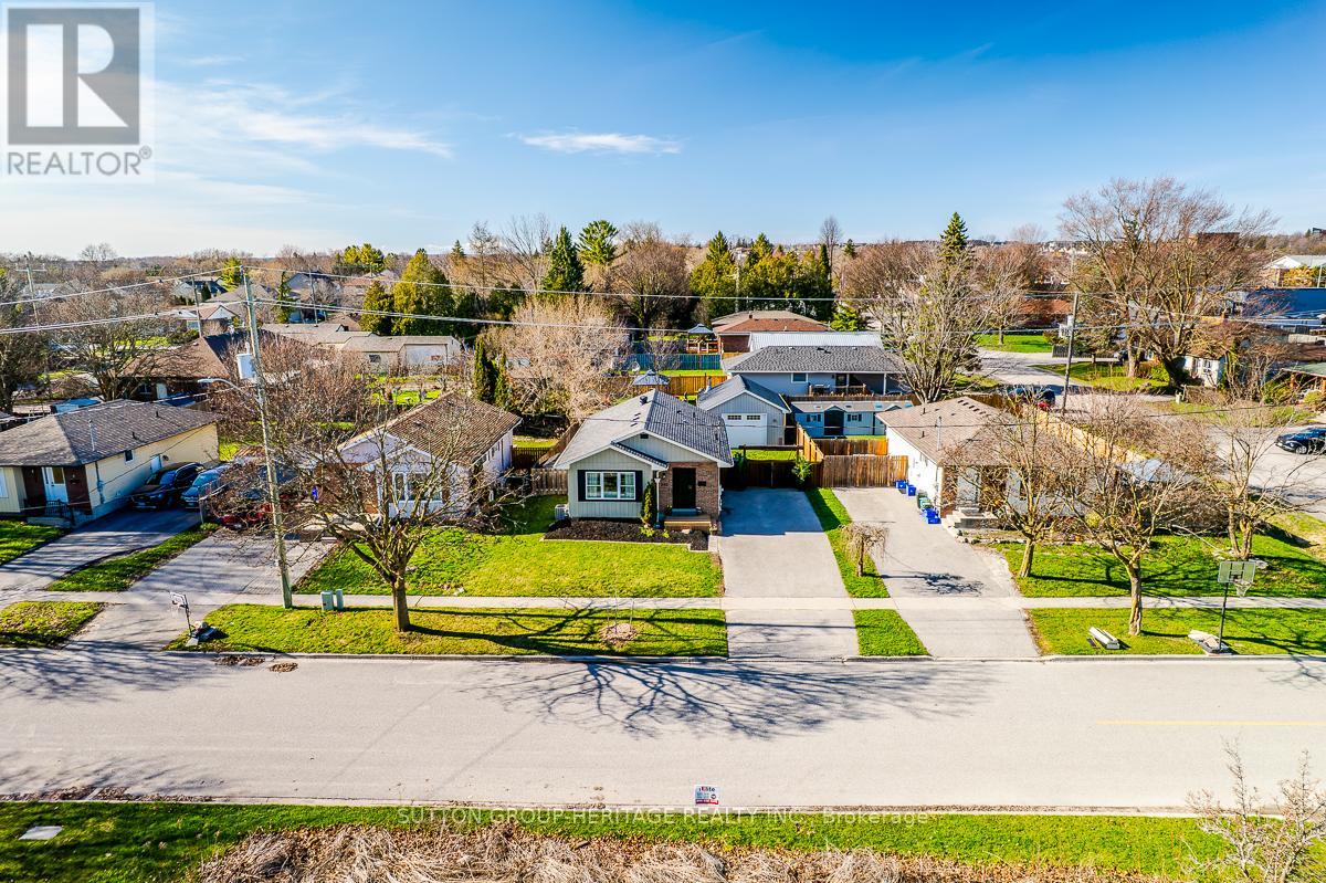 202 Willis Avenue, Whitby, Ontario  L1N 9J9 - Photo 4 - E13016132