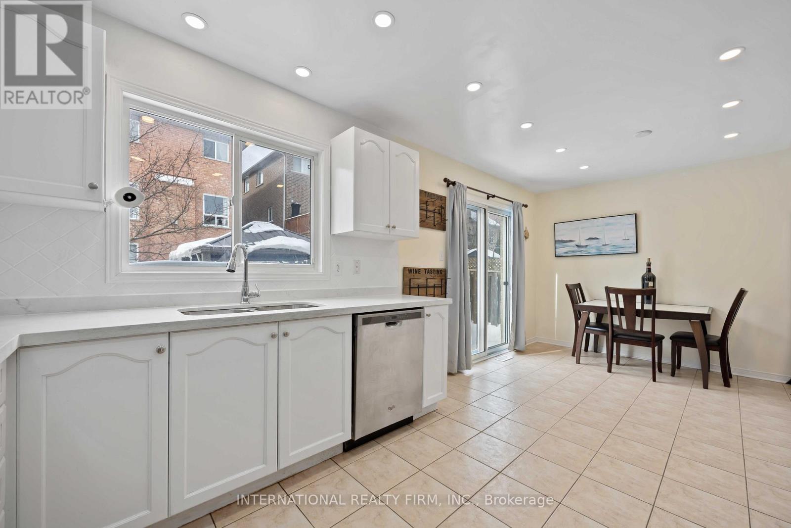 340 Flagstone Way, Newmarket, Ontario  L3X 2R8 - Photo 16 - N13016034