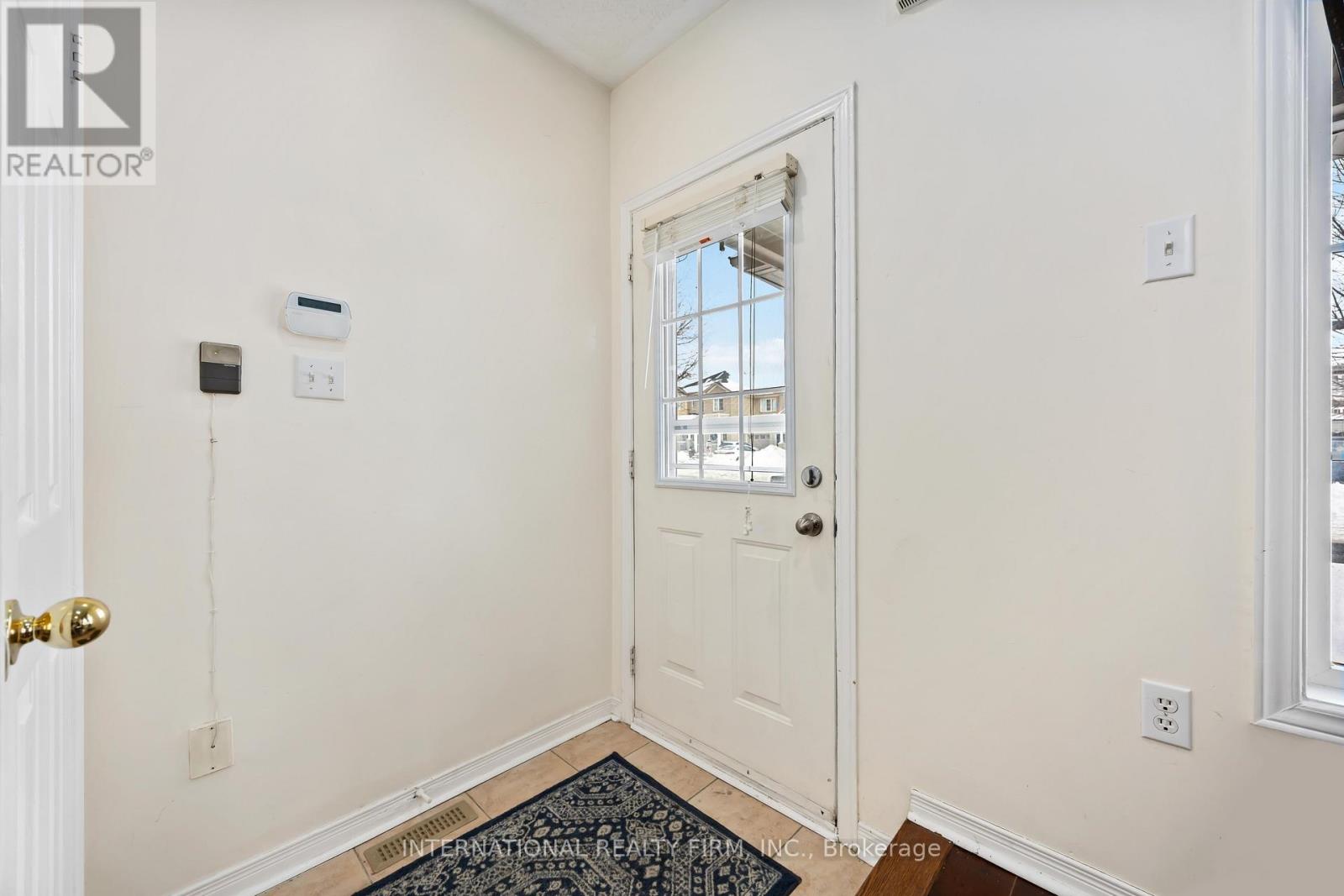 340 Flagstone Way, Newmarket, Ontario  L3X 2R8 - Photo 2 - N13016034