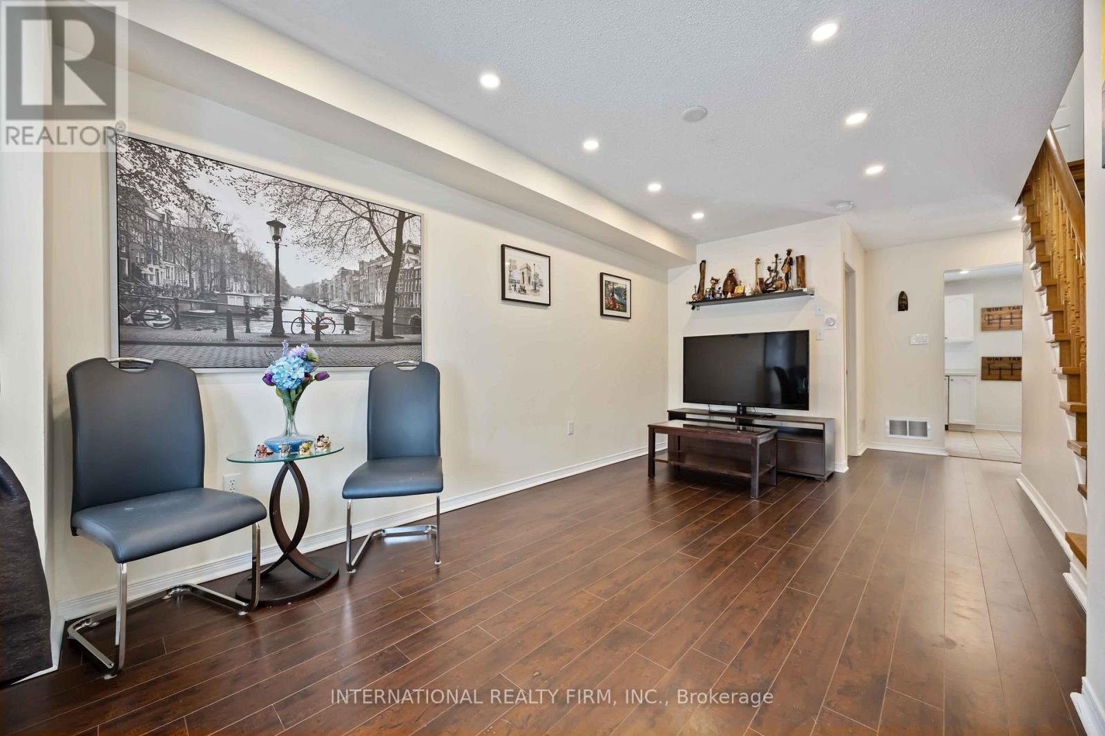 340 Flagstone Way, Newmarket, Ontario  L3X 2R8 - Photo 3 - N13016034