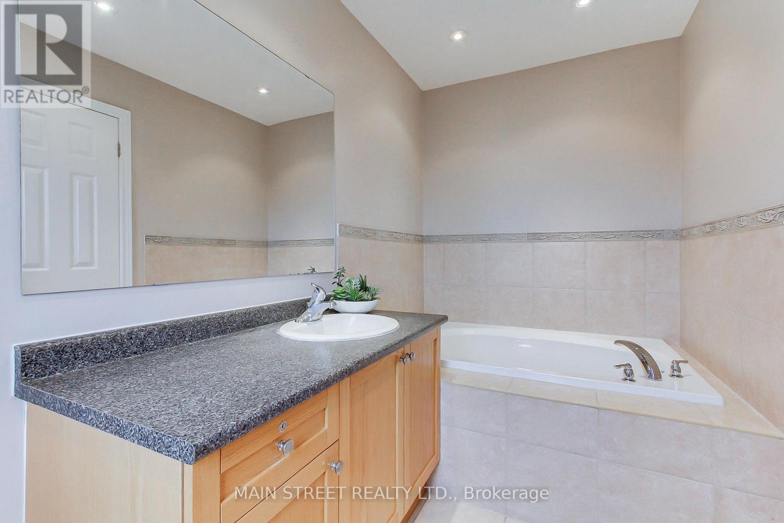 42 Courtland Crescent, Newmarket, Ontario  L9N 0A9 - Photo 21 - N13016102