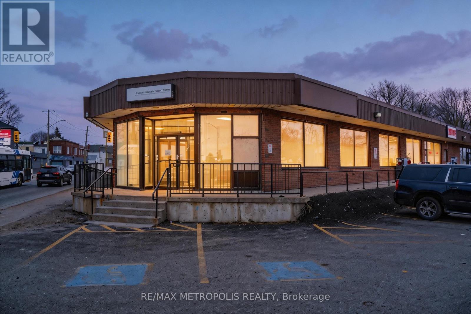 1 - 21 ESSA ROAD, Barrie, Ontario