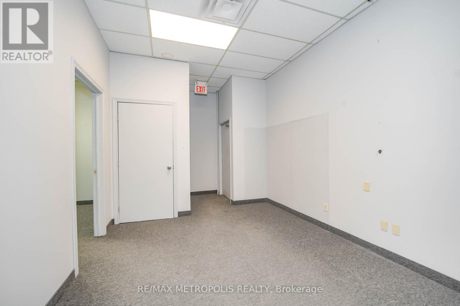 1 - 21 Essa Road, Barrie, Ontario  L4N 3K4 - Photo 38 - S13016092