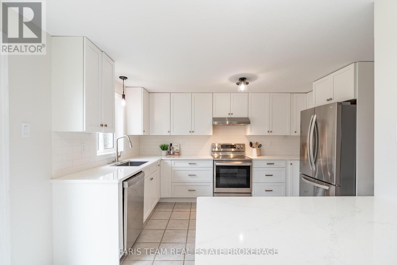 409 Anne Street N, Barrie, Ontario  L4N 7A4 - Photo 5 - S13016140