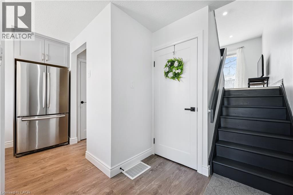 224g Harvard Place, Waterloo, Ontario  N2J 4G2 - Photo 2 - 40819134