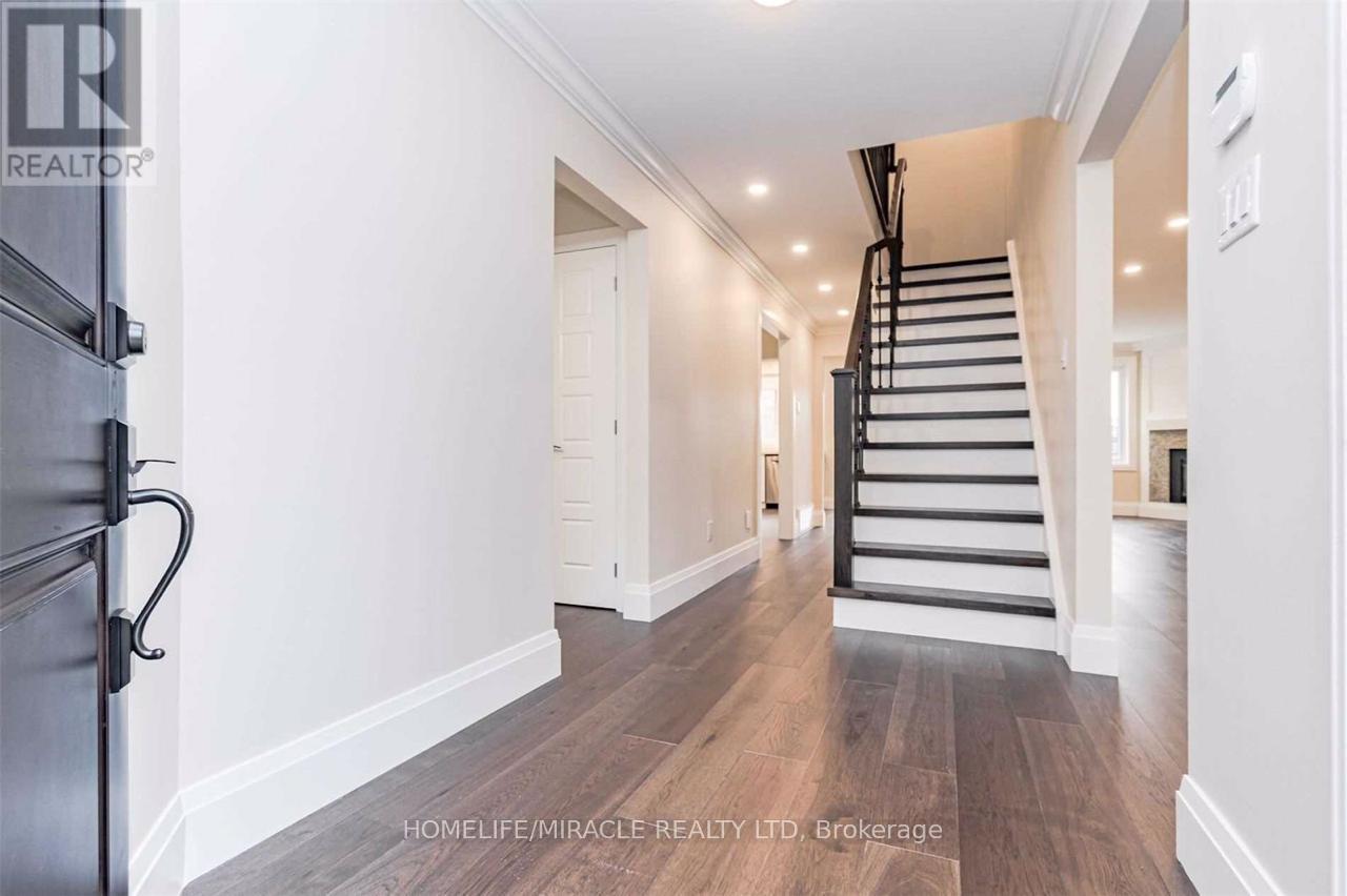 40 Leatherhead Court, Brampton, Ontario  L6S 5E7 - Photo 3 - W13016040