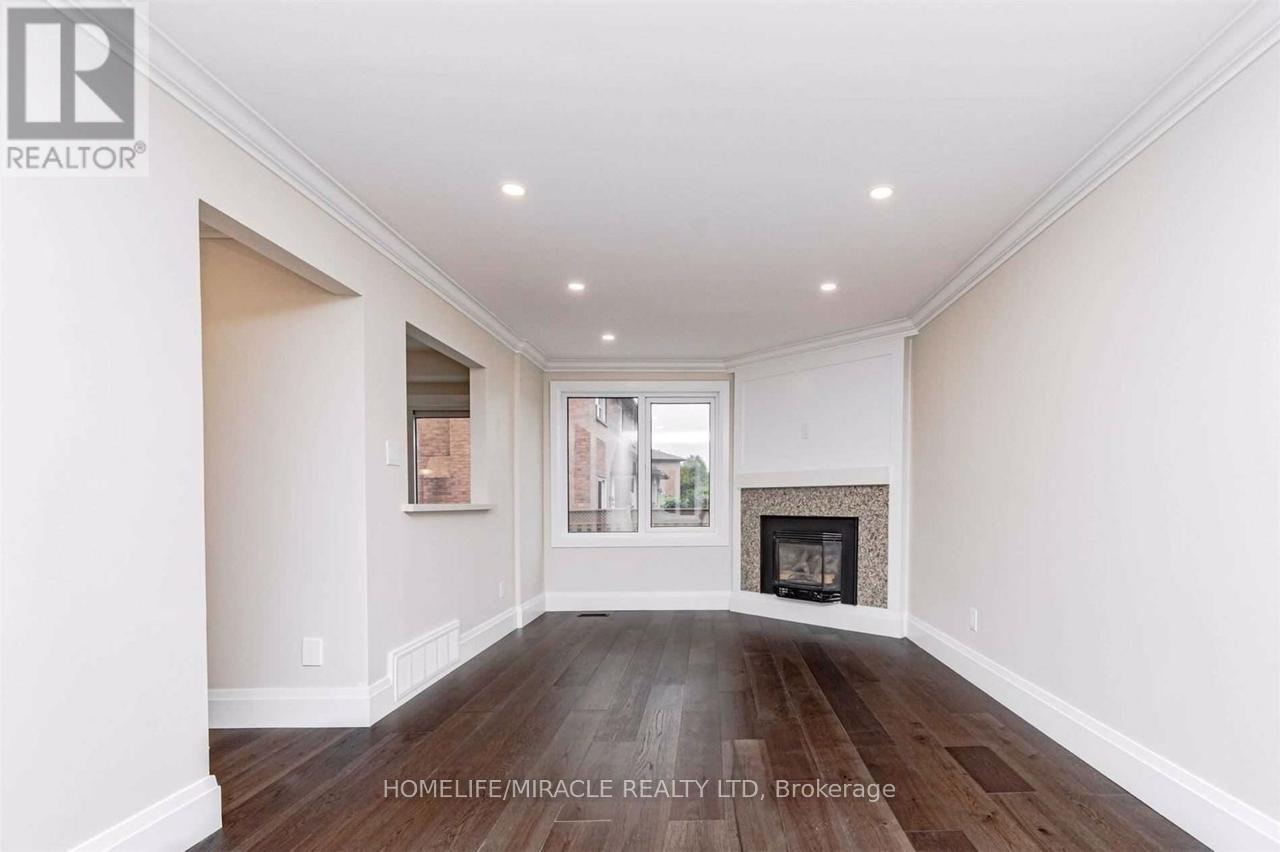 40 Leatherhead Court, Brampton, Ontario  L6S 5E7 - Photo 5 - W13016040