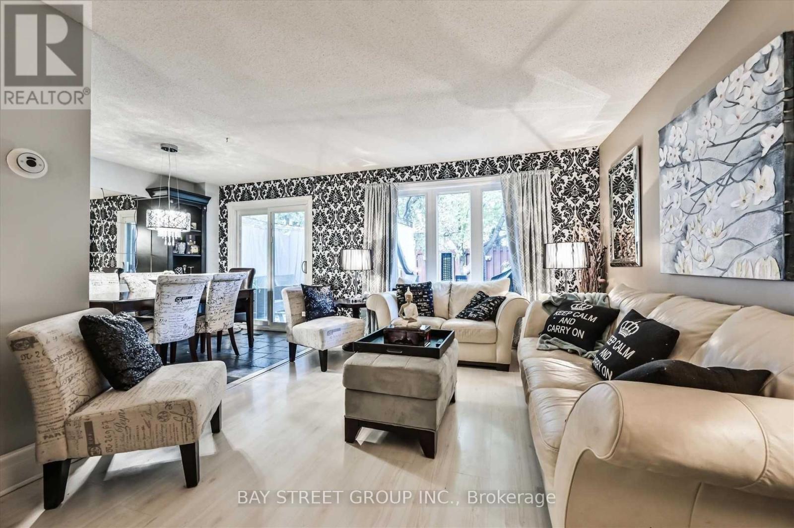 39 Barrington Crescent, Brampton, Ontario  L6Z 1N2 - Photo 4 - W13016044