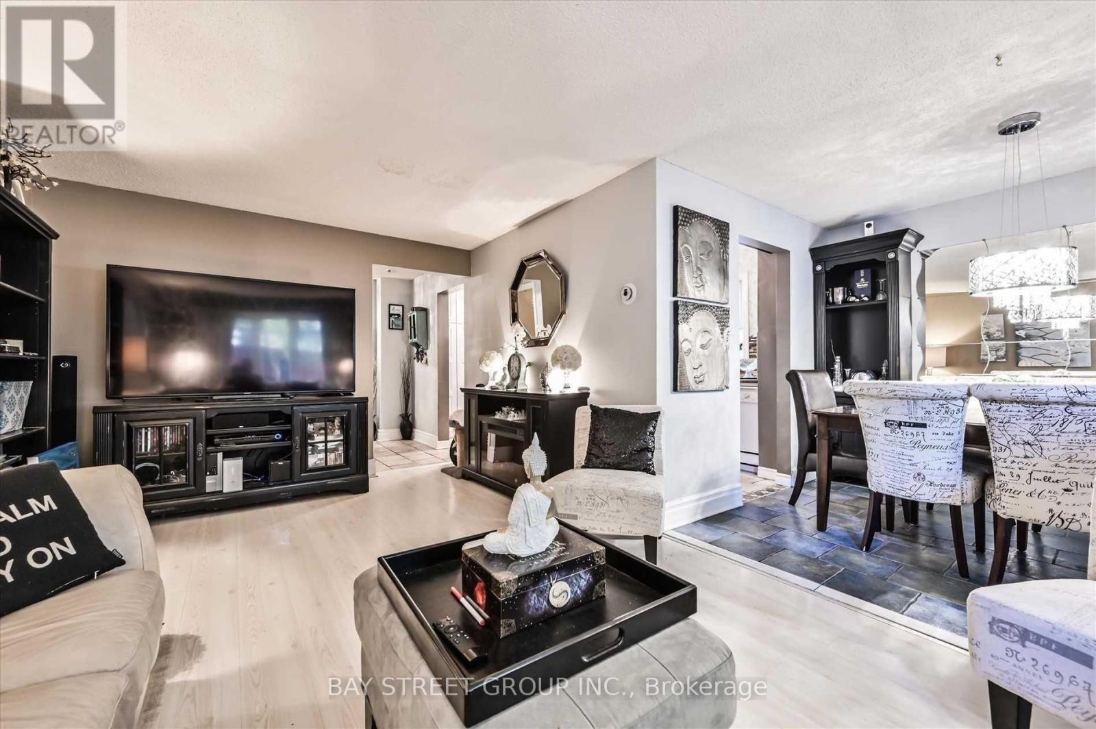 39 Barrington Crescent, Brampton, Ontario  L6Z 1N2 - Photo 5 - W13016044