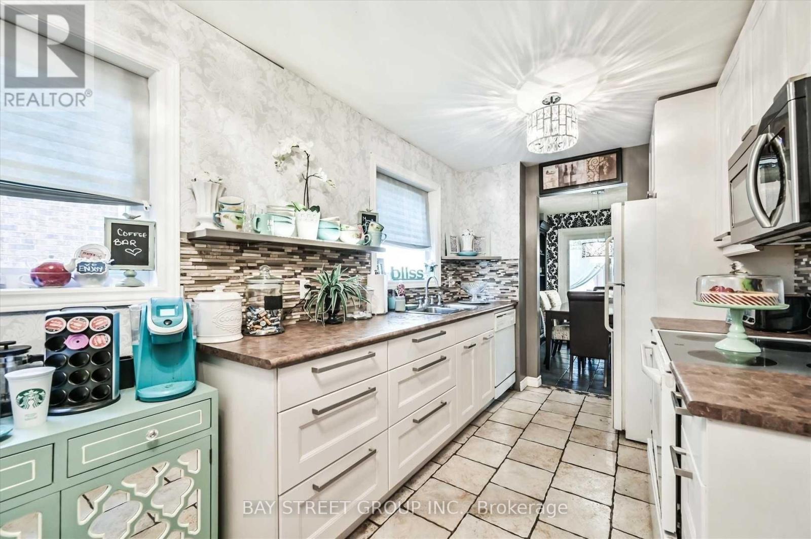 39 Barrington Crescent, Brampton, Ontario  L6Z 1N2 - Photo 7 - W13016044