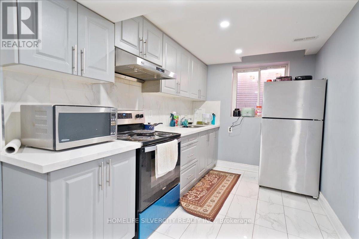 6 Bentgrass Lane, Brampton, Ontario  L7A 3K2 - Photo 40 - W13016086