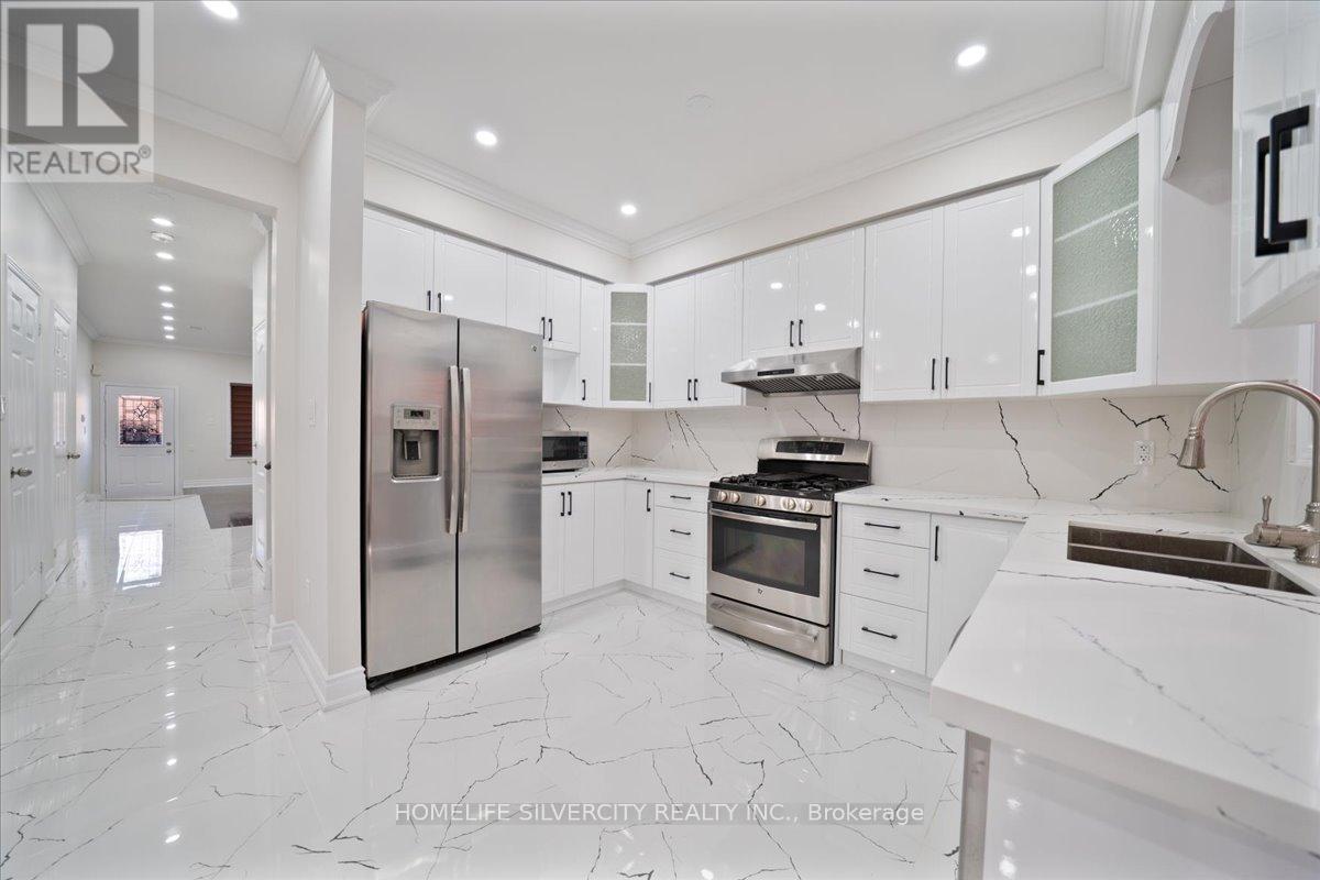 6 Bentgrass Lane, Brampton, Ontario  L7A 3K2 - Photo 7 - W13016086