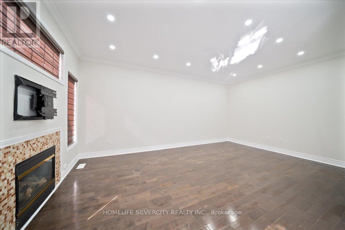 6 Bentgrass Lane, Brampton, Ontario  L7A 3K2 - Photo 8 - W13016086